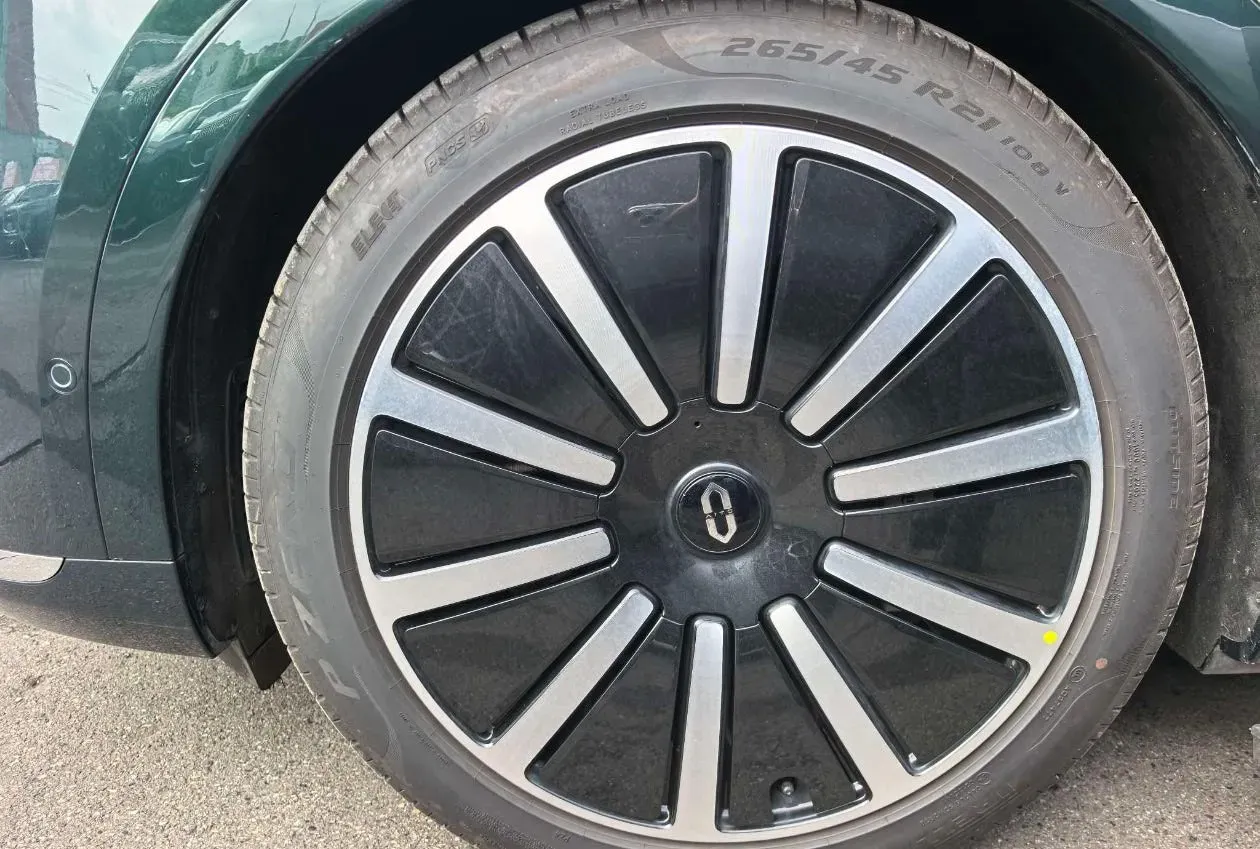 2025 AITO AITO M9 REEV 160HP REEV 52KWH,autocango,china used car exporter,china ev exporter,chinese used car exporter,chinese used ev exporter