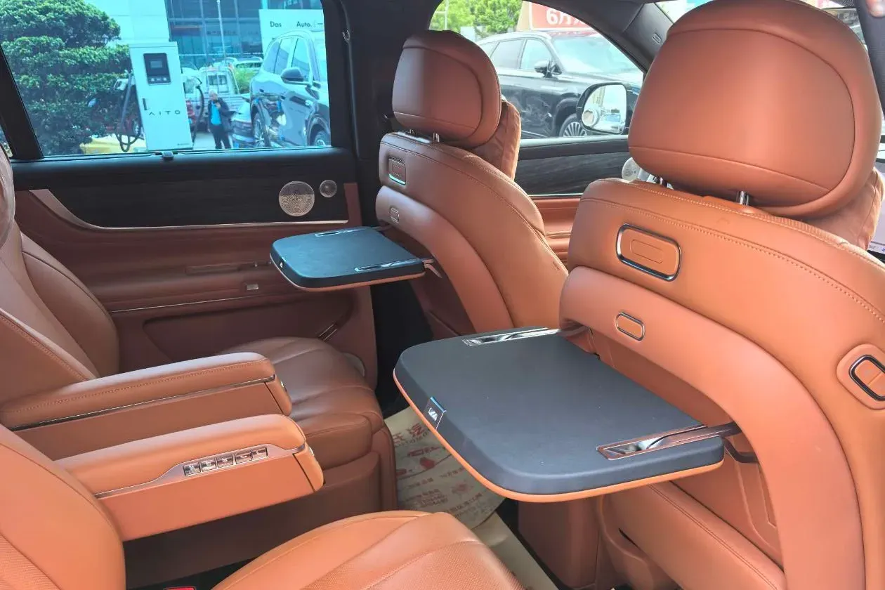 2025 AITO AITO M9 REEV 160HP REEV 52KWH,autocango,china used car exporter,china ev exporter,chinese used car exporter,chinese used ev exporter
