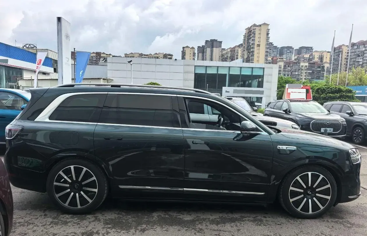 2025 AITO AITO M9 REEV 160HP REEV 52KWH,autocango,china used car exporter,china ev exporter,chinese used car exporter,chinese used ev exporter