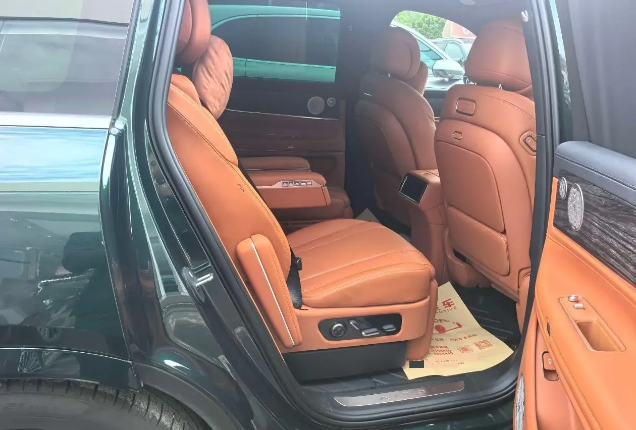 2025 AITO AITO M9 REEV 160HP REEV 52KWH,autocango,china used car exporter,china ev exporter,chinese used car exporter,chinese used ev exporter