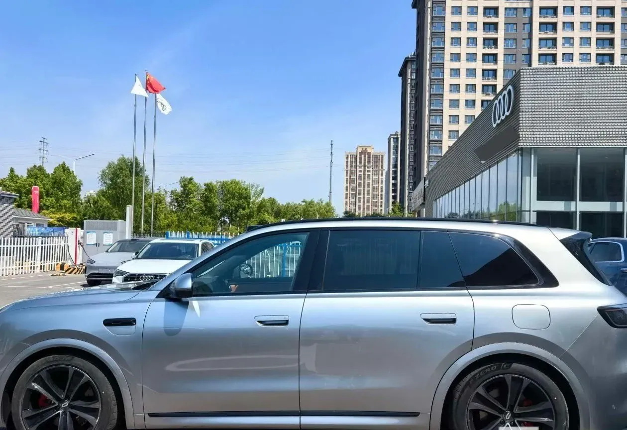 2025 AITO AITO M8 REEV 160HP REEV 53.4KWH,autocango,china used car exporter,china ev exporter,chinese used car exporter,chinese used ev exporter