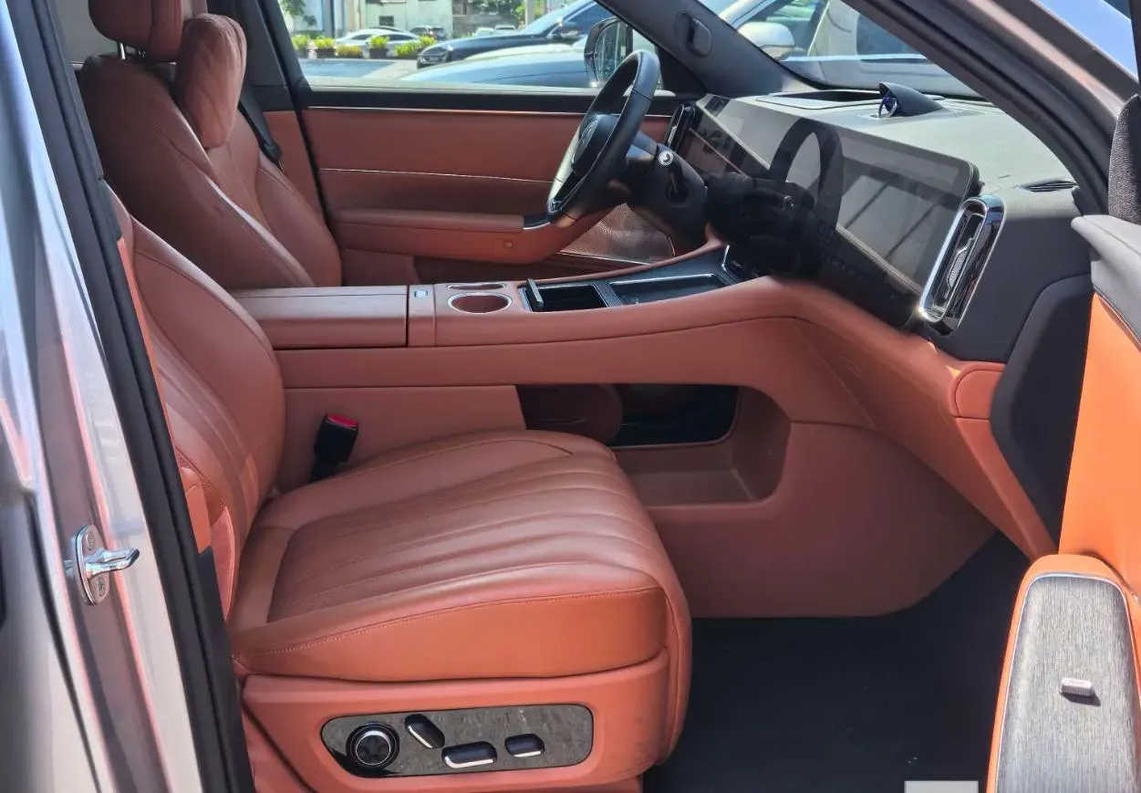 2025 AITO AITO M8 REEV 160HP REEV 53.4KWH,autocango,china used car exporter,china ev exporter,chinese used car exporter,chinese used ev exporter