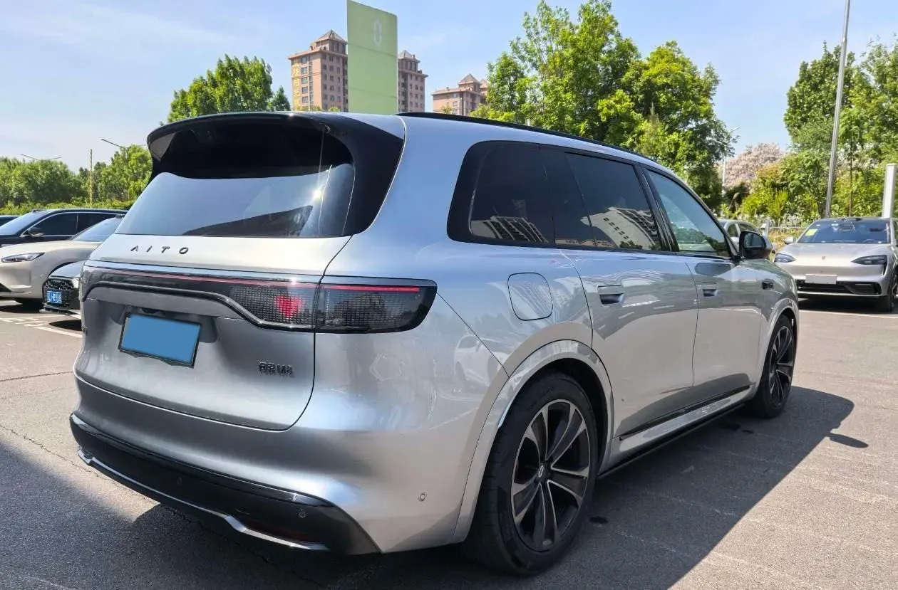 2025 AITO AITO M8 REEV 160HP REEV 53.4KWH,autocango,china used car exporter,china ev exporter,chinese used car exporter,chinese used ev exporter