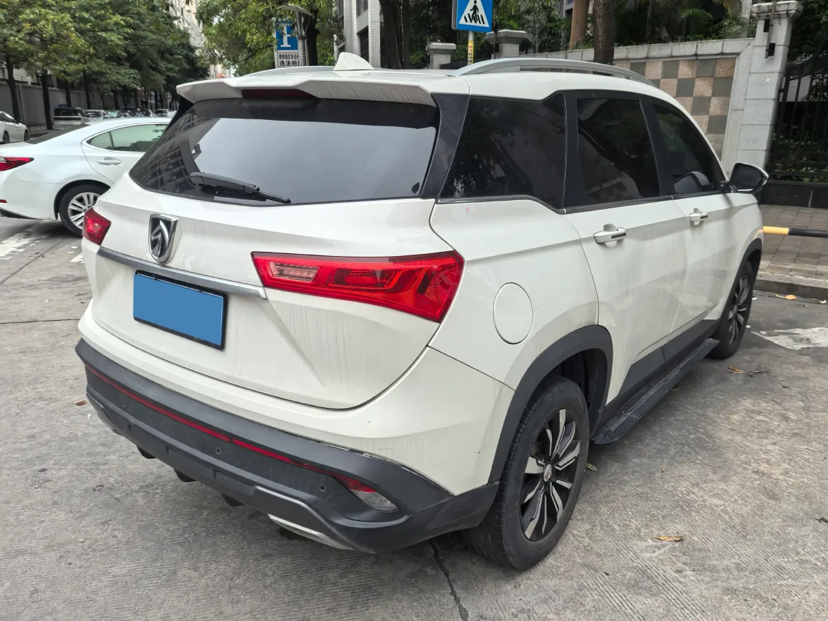 2018 BaoJun 530 1.5T 150HP L4 6DCT,autocango,china used car exporter,china ev exporter,chinese used car exporter,chinese used ev exporter