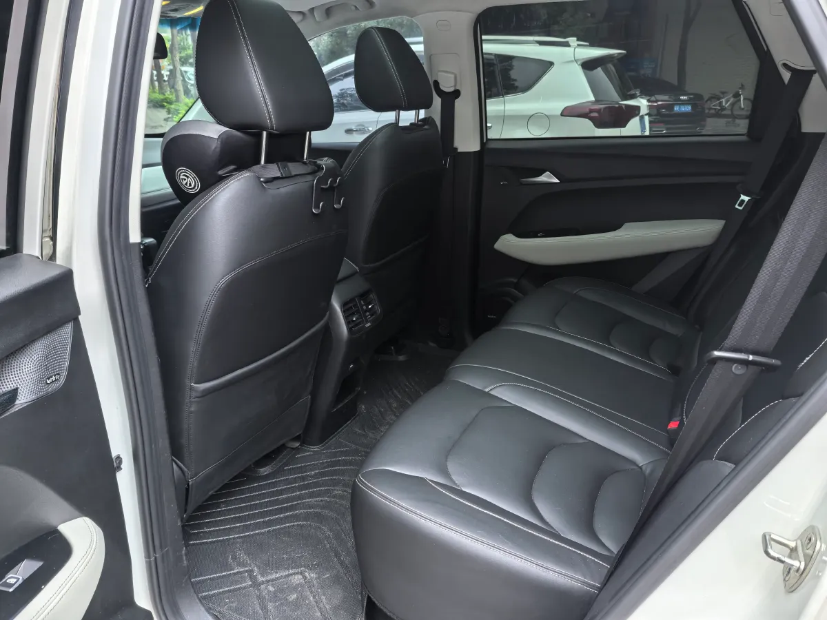 2018 BaoJun 530 1.5T 150HP L4 6DCT,autocango,china used car exporter,china ev exporter,chinese used car exporter,chinese used ev exporter