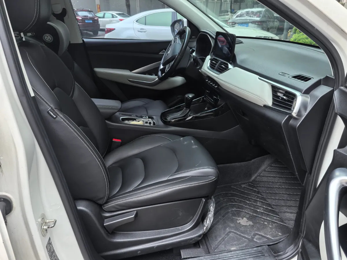 2018 BaoJun 530 1.5T 150HP L4 6DCT,autocango,china used car exporter,china ev exporter,chinese used car exporter,chinese used ev exporter