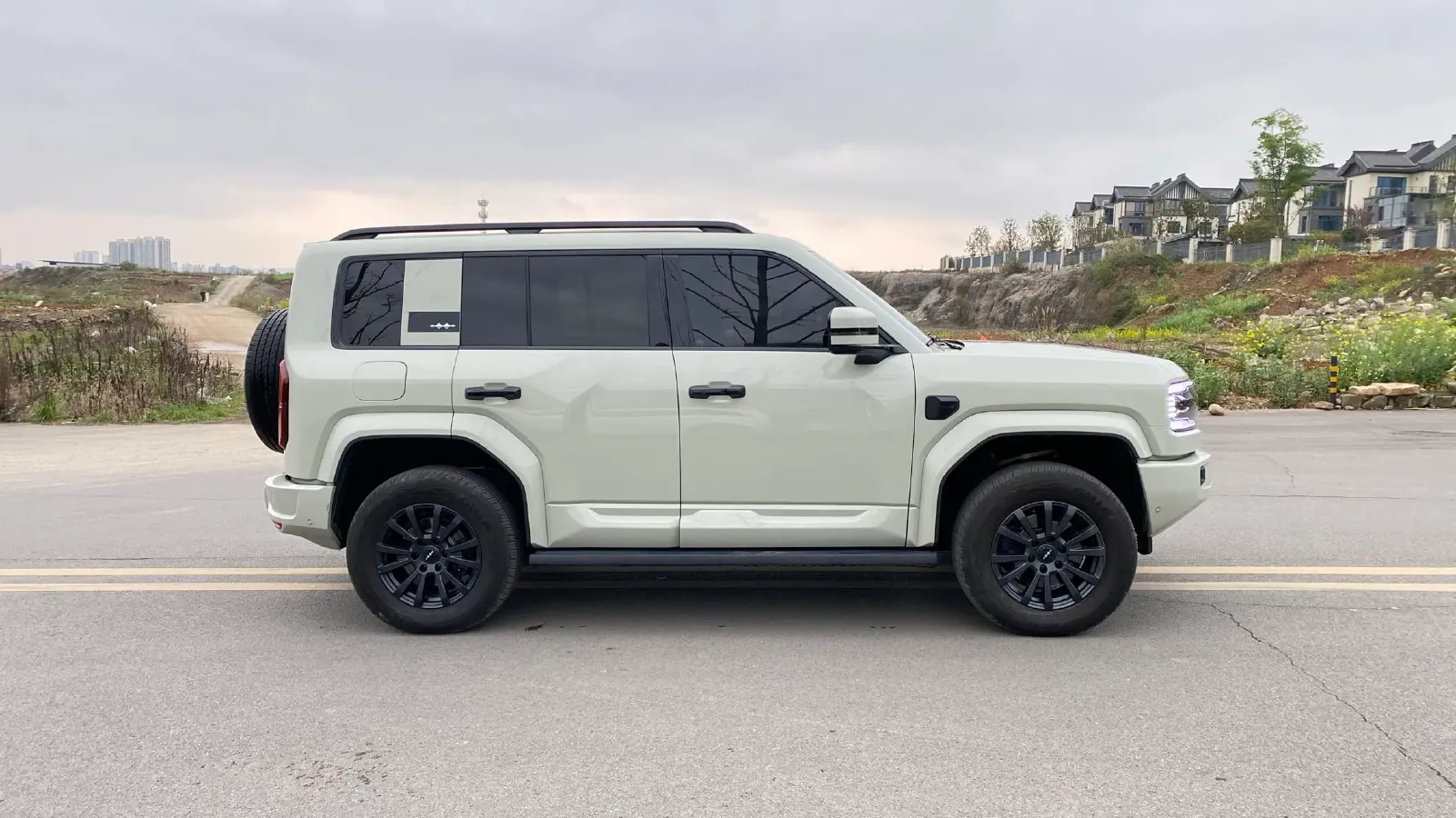 2025 FangChengBao Bao 5 1.5T 194HP L4 E-CVT PHEV 31.8KWH,autocango,china used car exporter,china ev exporter,chinese used car exporter,chinese used ev exporter
