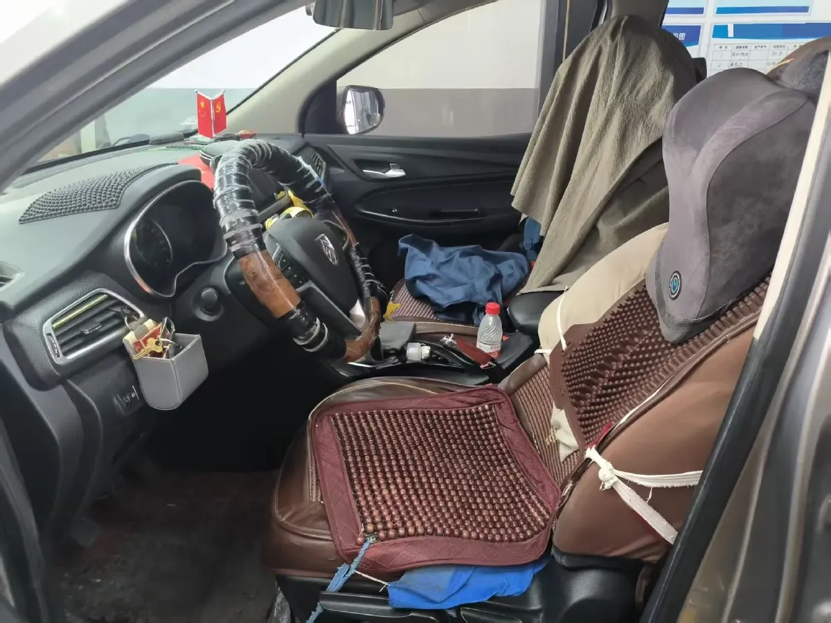 2019 BaoJun 730 1.5L 105HP L4 6MT,autocango,china used car exporter,china ev exporter,chinese used car exporter,chinese used ev exporter