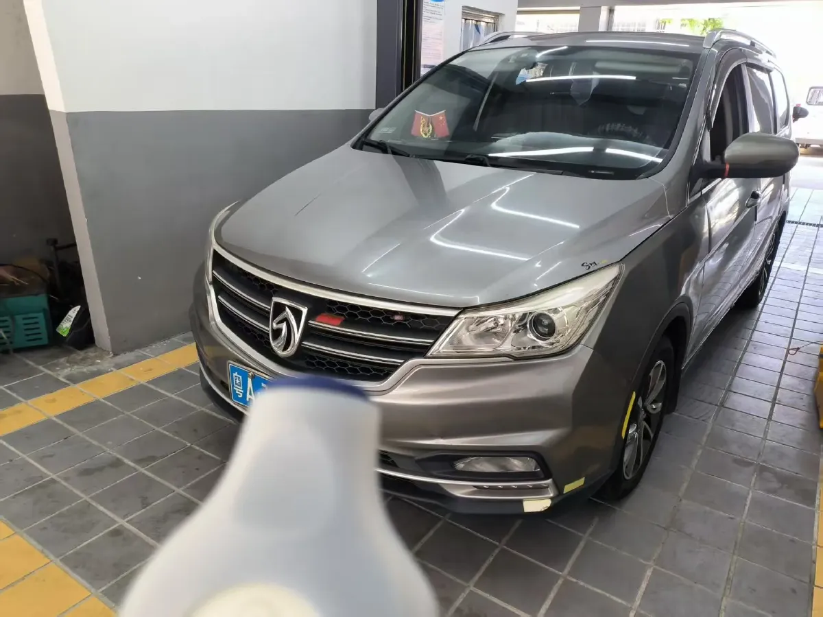 2019 BaoJun 730 1.5L 105HP L4 6MT,autocango,china used car exporter,china ev exporter,chinese used car exporter,chinese used ev exporter