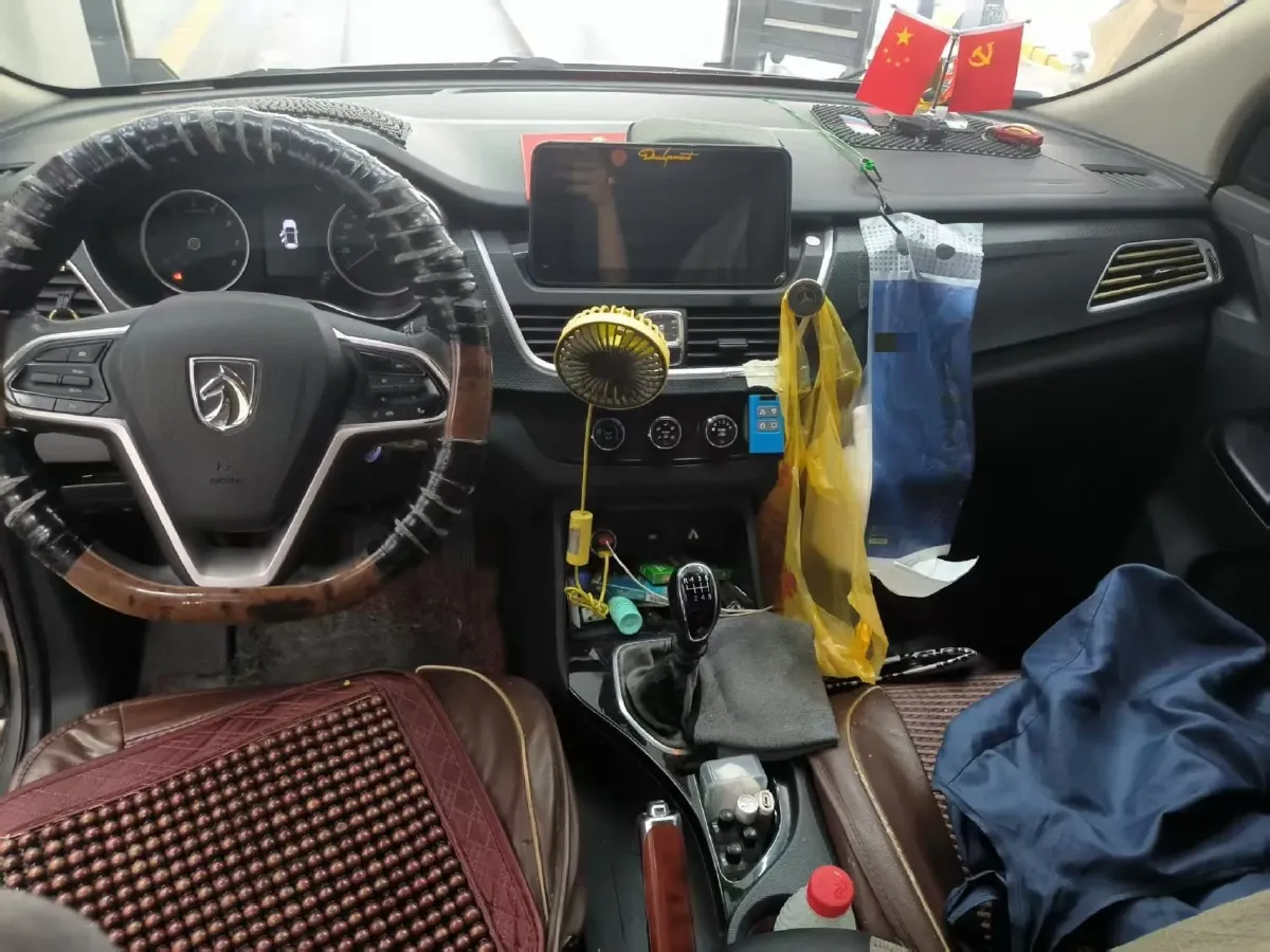 2019 BaoJun 730 1.5L 105HP L4 6MT,autocango,china used car exporter,china ev exporter,chinese used car exporter,chinese used ev exporter