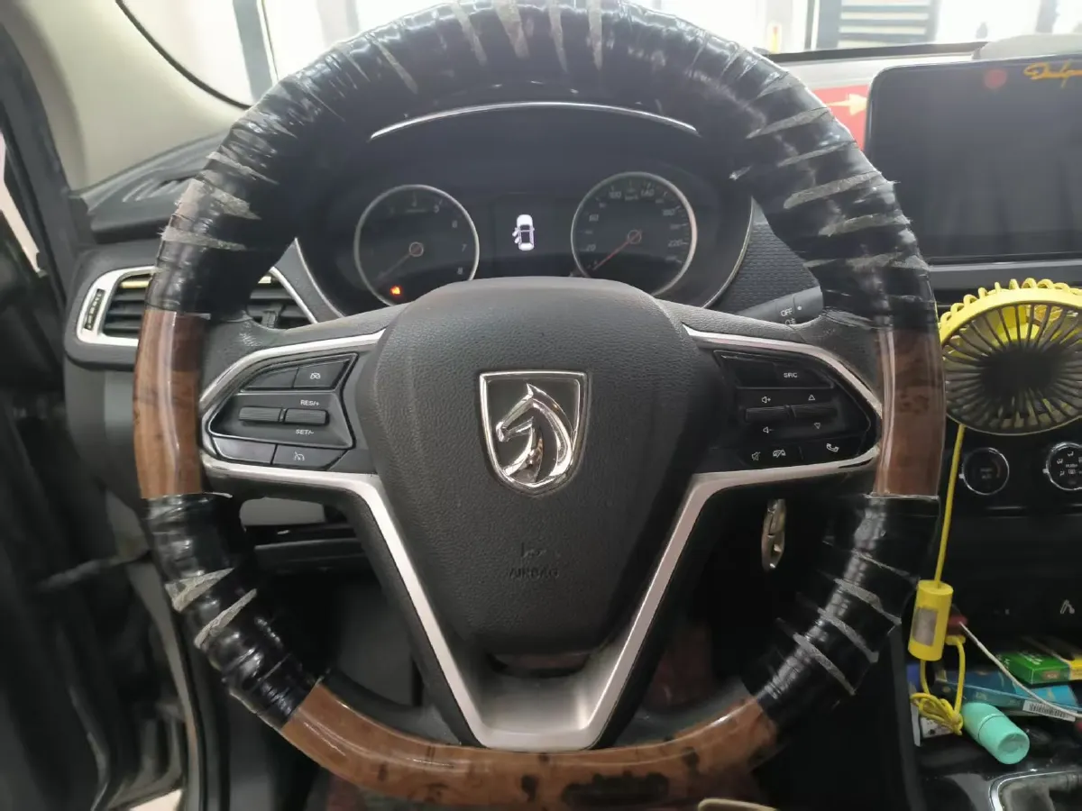 2019 BaoJun 730 1.5L 105HP L4 6MT,autocango,china used car exporter,china ev exporter,chinese used car exporter,chinese used ev exporter