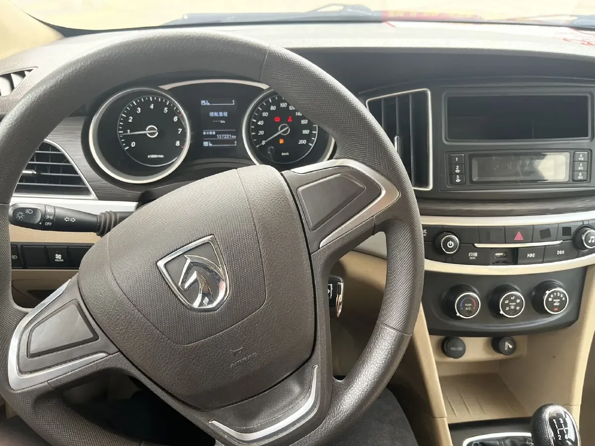 2016 BaoJun 730 1.5L 112HP L4 5MT,autocango,china used car exporter,china ev exporter,chinese used car exporter,chinese used ev exporter