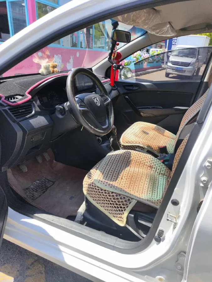 2016 BaoJun 310 1.2L 82HP L4 5MT,autocango,china used car exporter,china ev exporter,chinese used car exporter,chinese used ev exporter