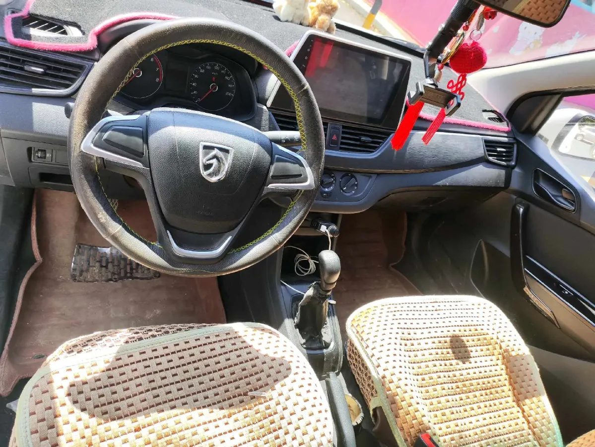 2016 BaoJun 310 1.2L 82HP L4 5MT,autocango,china used car exporter,china ev exporter,chinese used car exporter,chinese used ev exporter