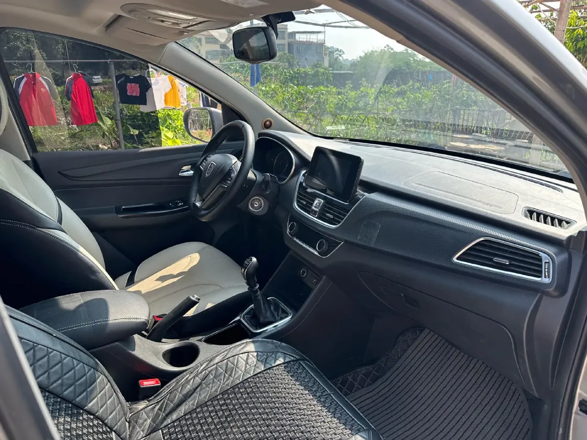 2019 BaoJun 730 1.5T 151HP L4 CVT,autocango,china used car exporter,china ev exporter,chinese used car exporter,chinese used ev exporter