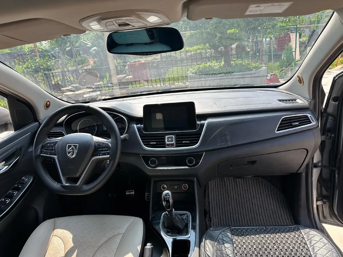 2019 BaoJun 730 1.5T 151HP L4 CVT,autocango,china used car exporter,china ev exporter,chinese used car exporter,chinese used ev exporter