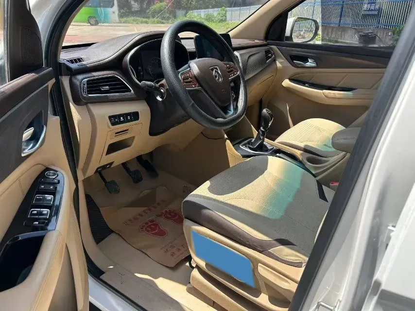 2017 SWM X7 1.5T 156HP L4 5MT,autocango,china used car exporter,china ev exporter,chinese used car exporter,chinese used ev exporter