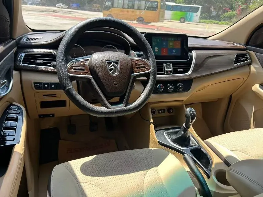 2017 SWM X7 1.5T 156HP L4 5MT,autocango,china used car exporter,china ev exporter,chinese used car exporter,chinese used ev exporter