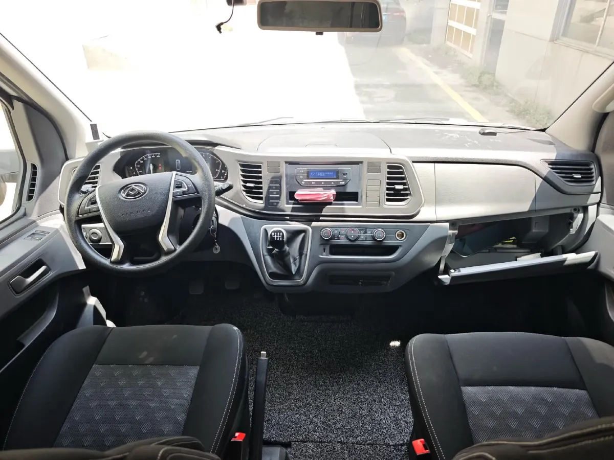 2023 MAXUS XinTu V70 2.0T 150HP L4 6MT,autocango,china used car exporter,china ev exporter,chinese used car exporter,chinese used ev exporter
