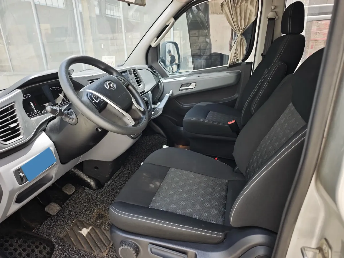 2023 MAXUS XinTu V70 2.0T 150HP L4 6MT,autocango,china used car exporter,china ev exporter,chinese used car exporter,chinese used ev exporter