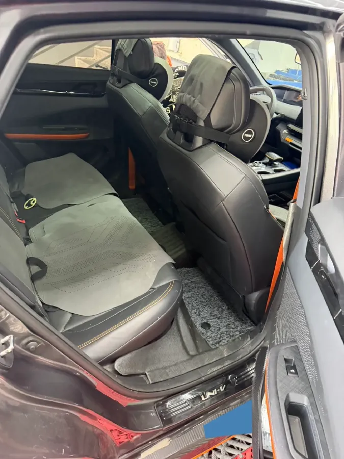 2023 ChangAn UNI-V 1.5T 188HP L4 7DCT,autocango,china used car exporter,china ev exporter,chinese used car exporter,chinese used ev exporter