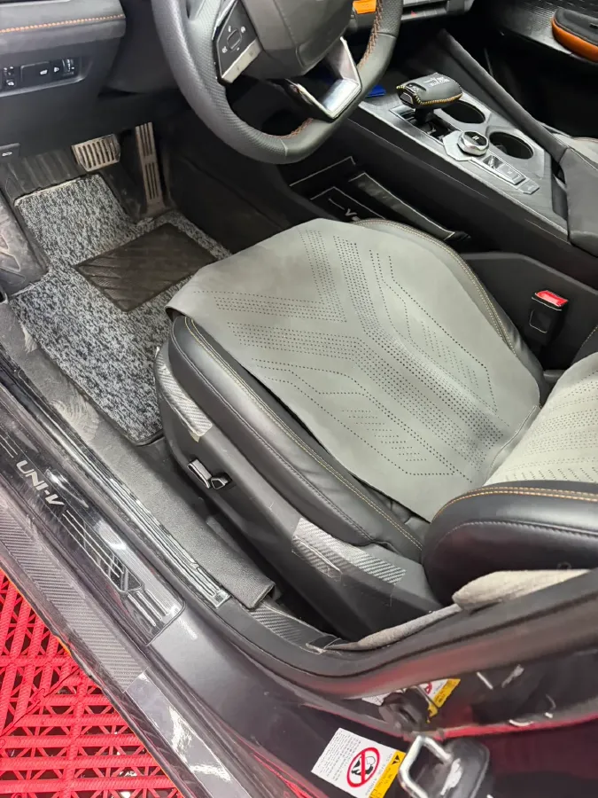 2023 ChangAn UNI-V 1.5T 188HP L4 7DCT,autocango,china used car exporter,china ev exporter,chinese used car exporter,chinese used ev exporter
