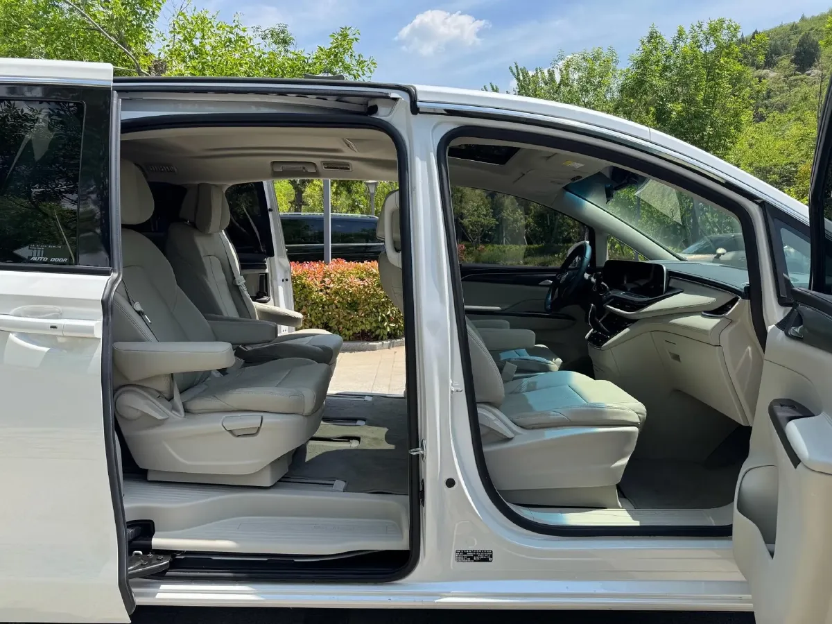 2022 Buick GL8 2.0T 237HP L4 9AT,autocango,china used car exporter,china ev exporter,chinese used car exporter,chinese used ev exporter