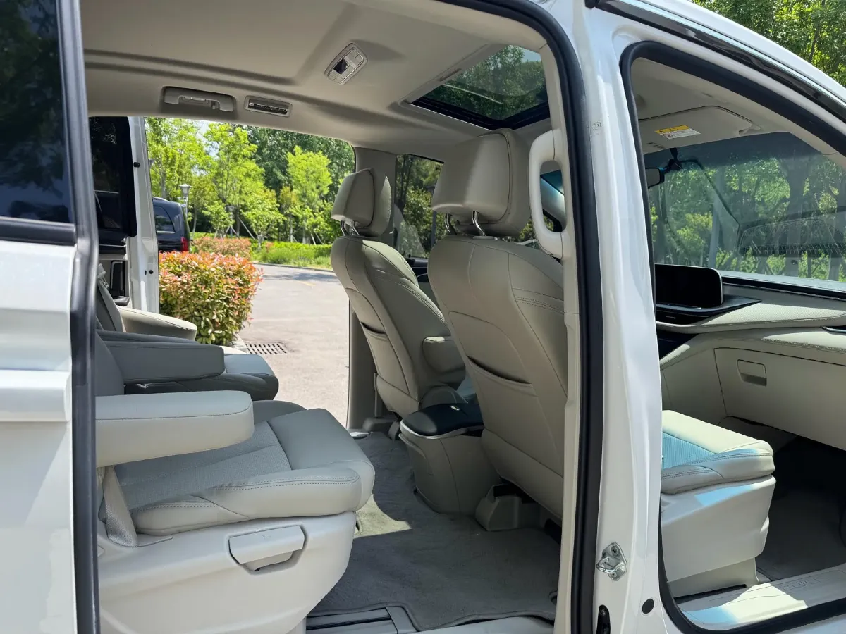 2022 Buick GL8 2.0T 237HP L4 9AT,autocango,china used car exporter,china ev exporter,chinese used car exporter,chinese used ev exporter