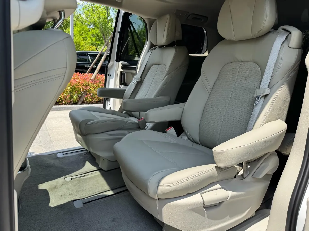 2022 Buick GL8 2.0T 237HP L4 9AT,autocango,china used car exporter,china ev exporter,chinese used car exporter,chinese used ev exporter