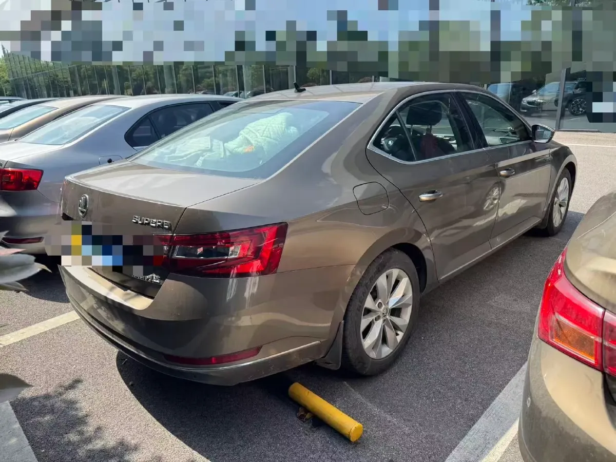 2018 Skoda Superb 1.8T 180HP L4 7DCT,autocango,china used car exporter,china ev exporter,chinese used car exporter,chinese used ev exporter