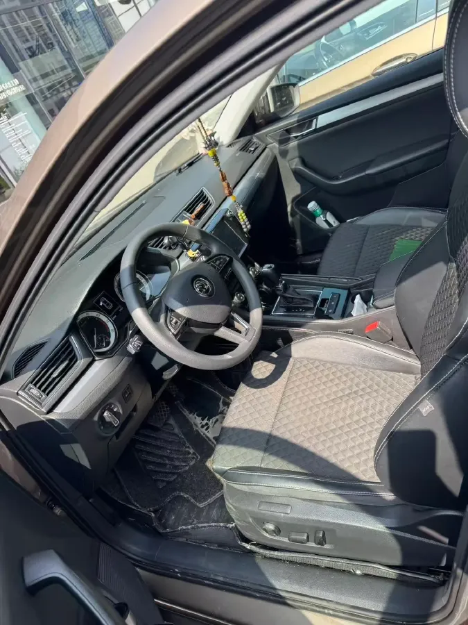 2018 Skoda Superb 1.8T 180HP L4 7DCT,autocango,china used car exporter,china ev exporter,chinese used car exporter,chinese used ev exporter
