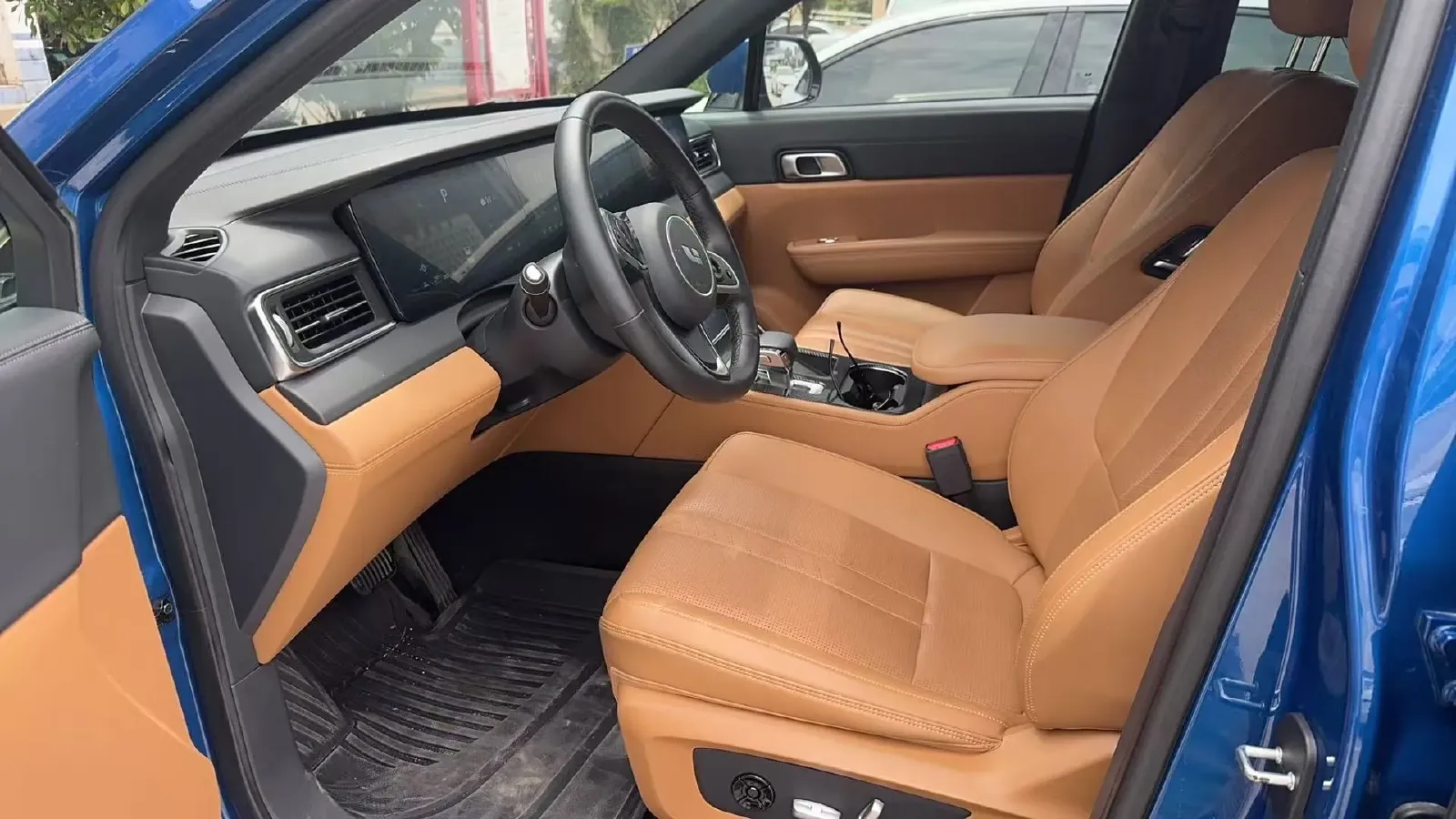 2020 Li ONE Range Extended 131HP REEV 40.5KWH,autocango,china used car exporter,china ev exporter,chinese used car exporter,chinese used ev exporter