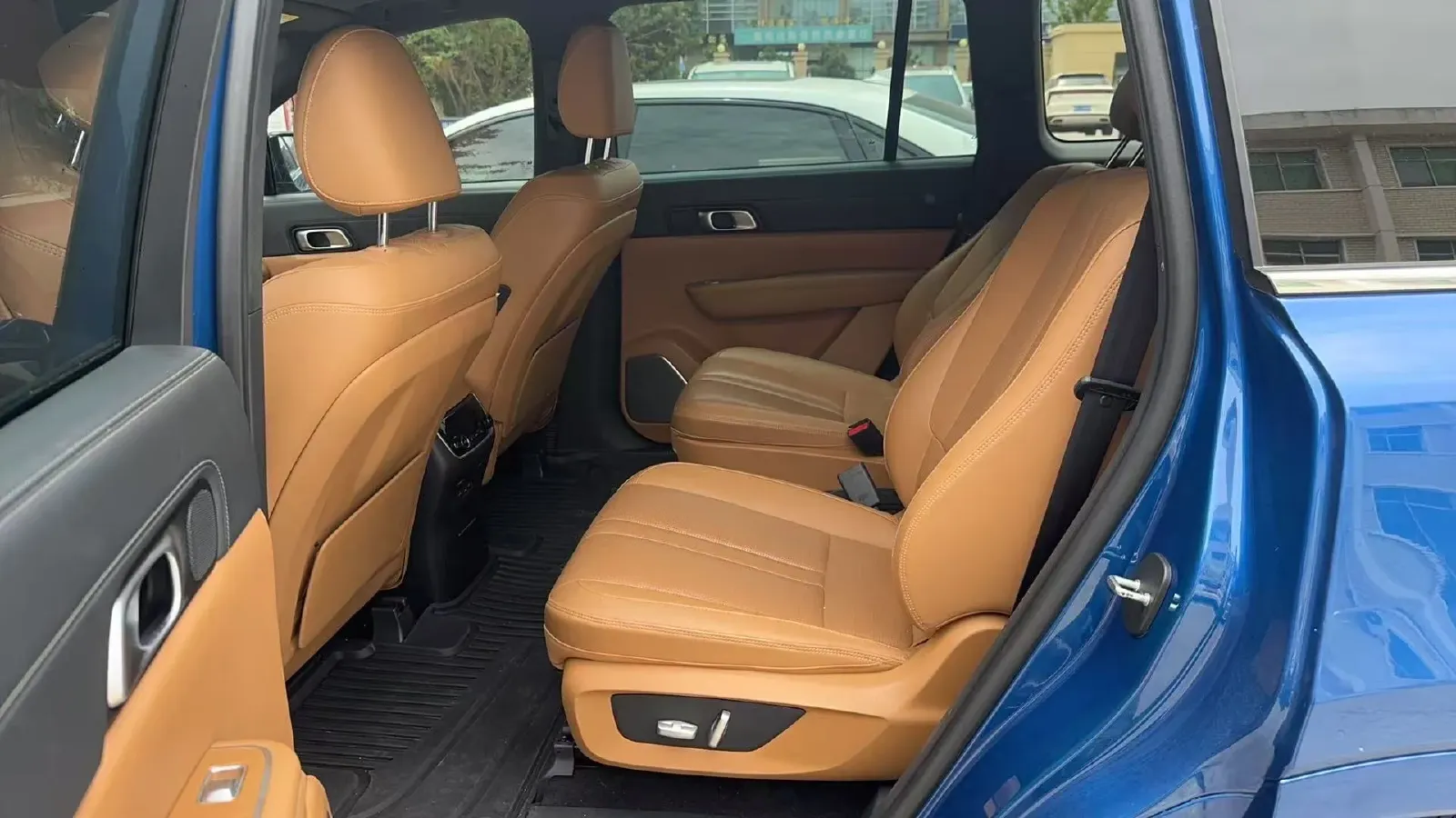 2020 Li ONE Range Extended 131HP REEV 40.5KWH,autocango,china used car exporter,china ev exporter,chinese used car exporter,chinese used ev exporter