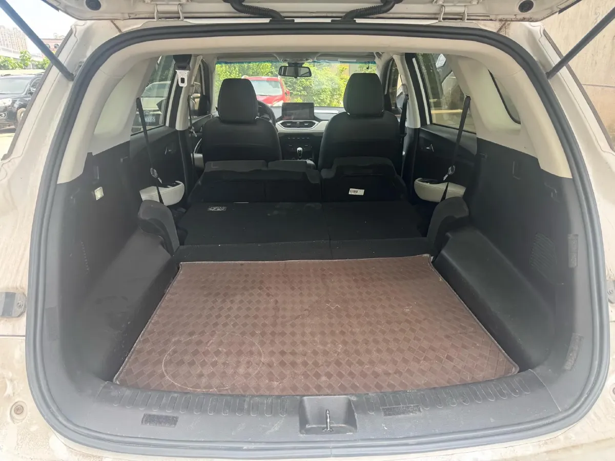 2018 BaoJun 530 1.5T 150HP L4 6MT,autocango,china used car exporter,china ev exporter,chinese used car exporter,chinese used ev exporter