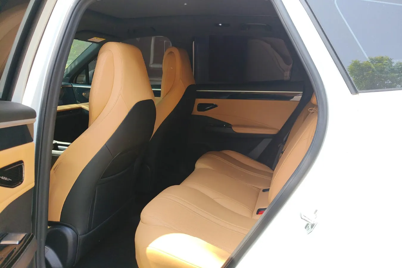 2024 Geely Galaxy L7 1.5T 163HP L4 3DHT PHEV 18.7KWH,autocango,china used car exporter,china ev exporter,chinese used car exporter,chinese used ev exporter