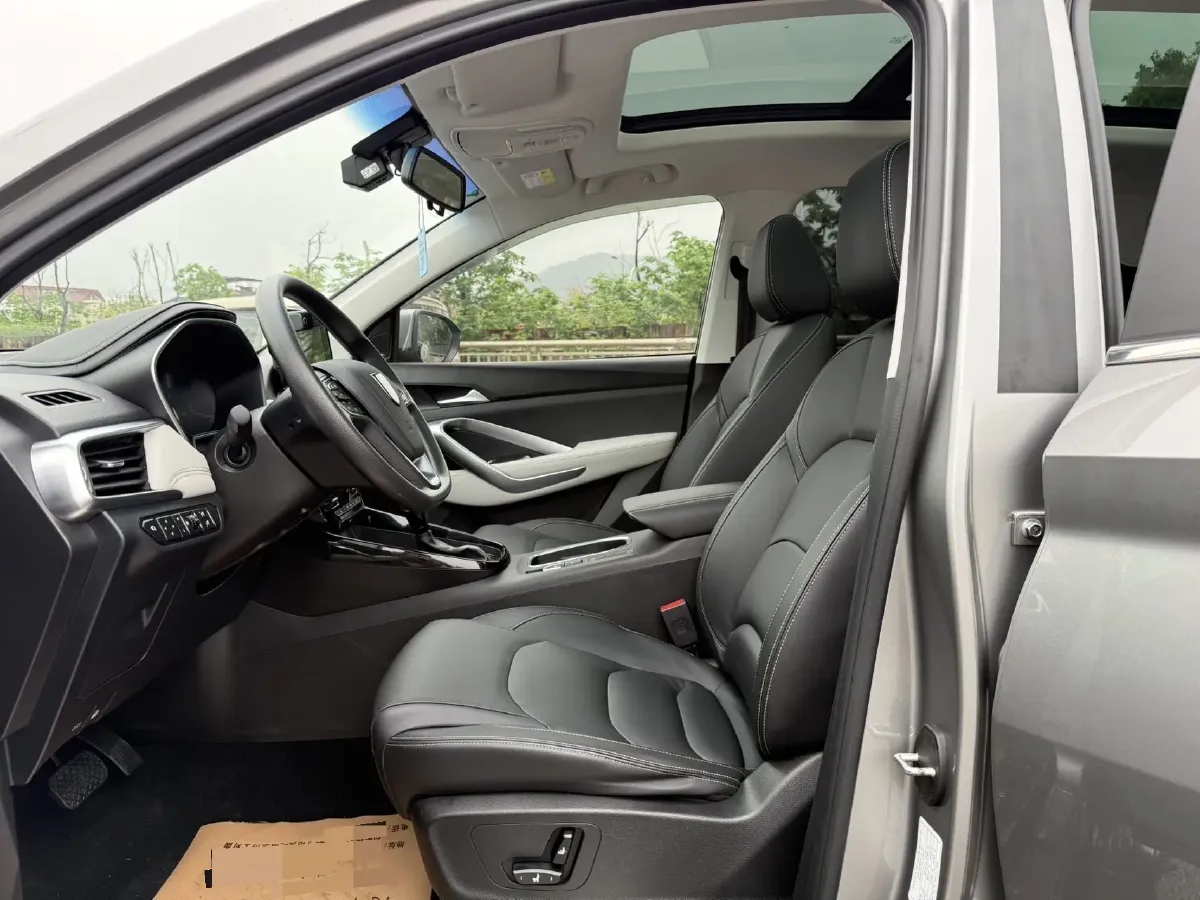 2019 BaoJun 530 1.5T 151HP L4 CVT,autocango,china used car exporter,china ev exporter,chinese used car exporter,chinese used ev exporter
