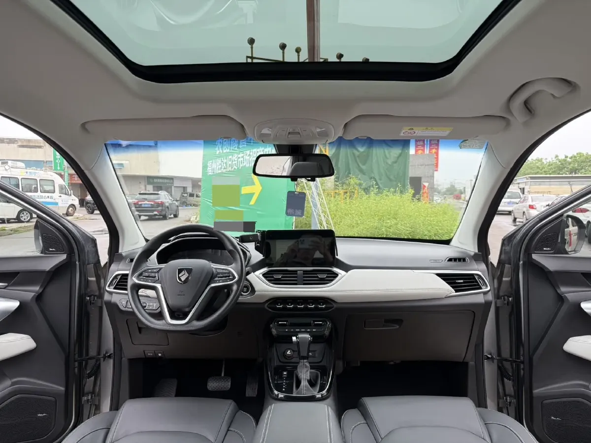 2019 BaoJun 530 1.5T 151HP L4 CVT,autocango,china used car exporter,china ev exporter,chinese used car exporter,chinese used ev exporter