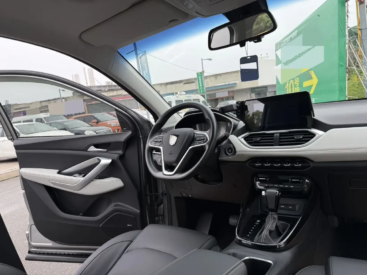 2019 BaoJun 530 1.5T 151HP L4 CVT,autocango,china used car exporter,china ev exporter,chinese used car exporter,chinese used ev exporter