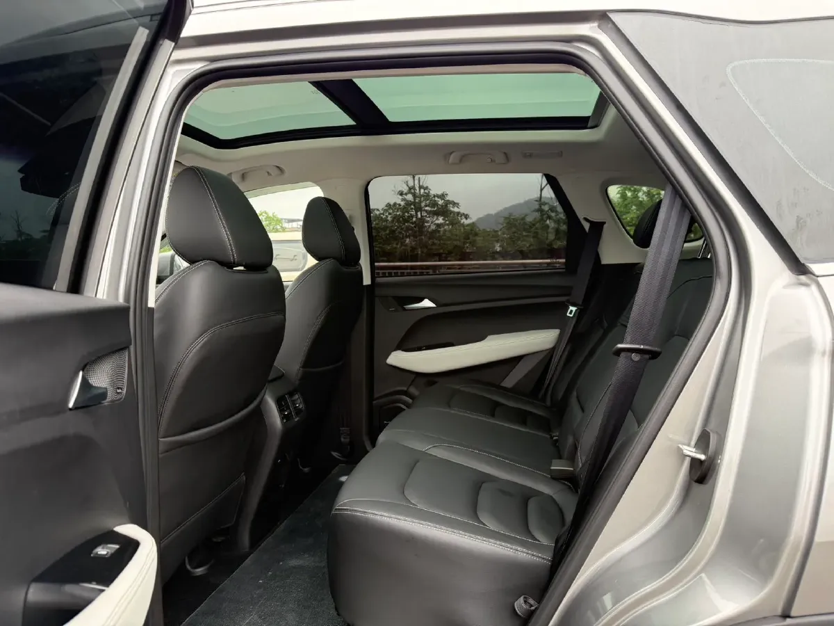 2019 BaoJun 530 1.5T 151HP L4 CVT,autocango,china used car exporter,china ev exporter,chinese used car exporter,chinese used ev exporter