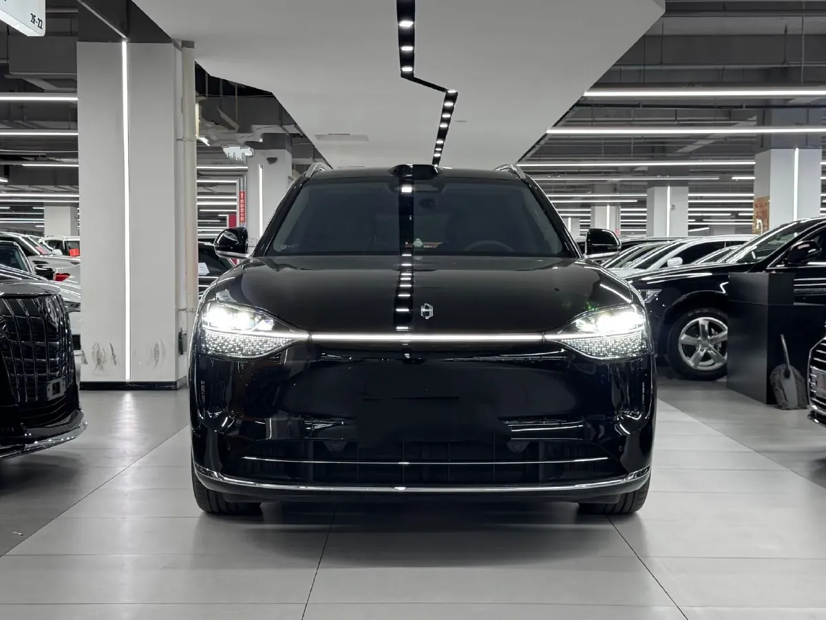 2025 AITO AITO M9 REEV 160HP REEV 52KWH,autocango,china used car exporter,china ev exporter,chinese used car exporter,chinese used ev exporter