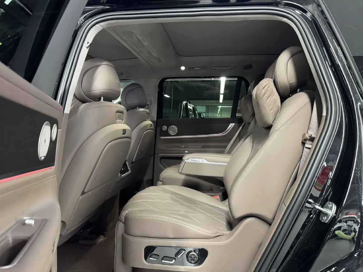2025 AITO AITO M9 REEV 160HP REEV 52KWH,autocango,china used car exporter,china ev exporter,chinese used car exporter,chinese used ev exporter