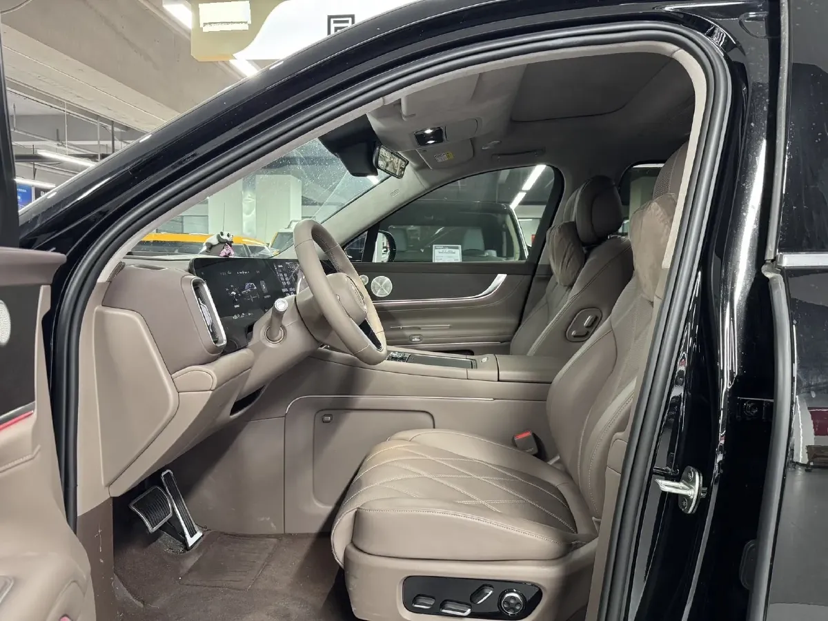 2025 AITO AITO M9 REEV 160HP REEV 52KWH,autocango,china used car exporter,china ev exporter,chinese used car exporter,chinese used ev exporter