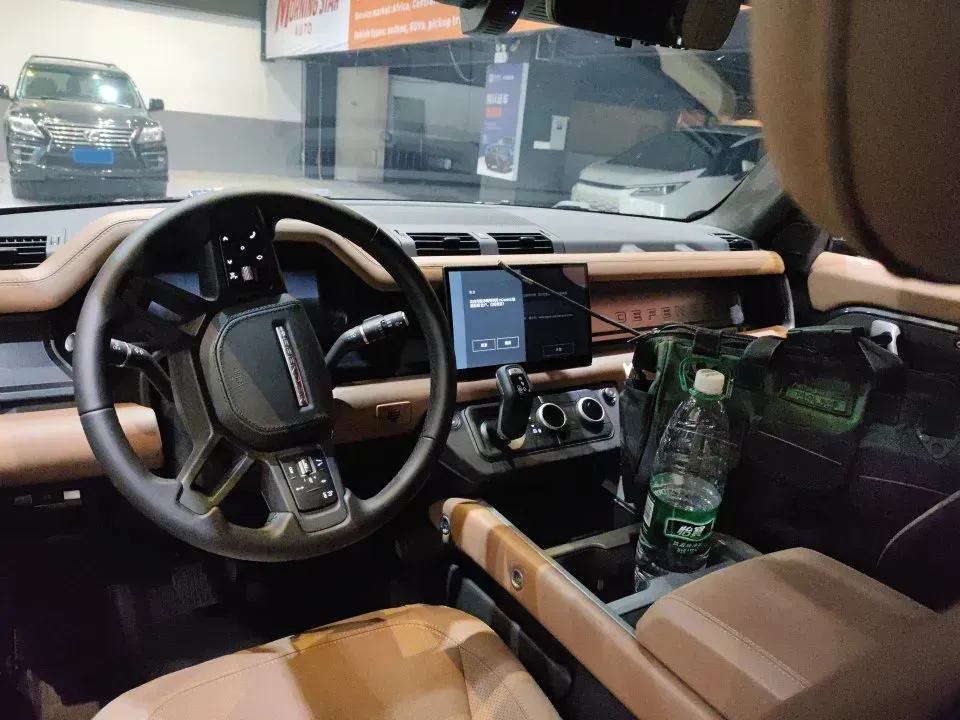 2025 Land Rover Defender 3.0T 400HP L6 8AT,autocango,china used car exporter,china ev exporter,chinese used car exporter,chinese used ev exporter
