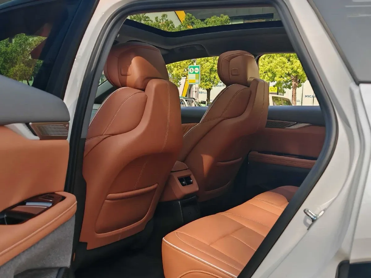 2024 Cadillac OPTIQ BEV 79.7KWH,autocango,china used car exporter,china ev exporter,chinese used car exporter,chinese used ev exporter