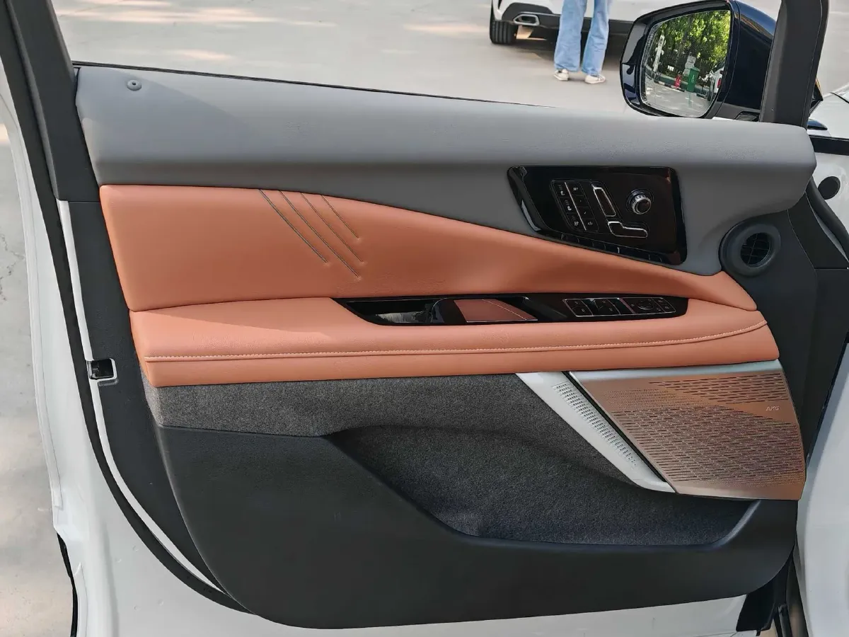 2024 Cadillac OPTIQ BEV 79.7KWH,autocango,china used car exporter,china ev exporter,chinese used car exporter,chinese used ev exporter