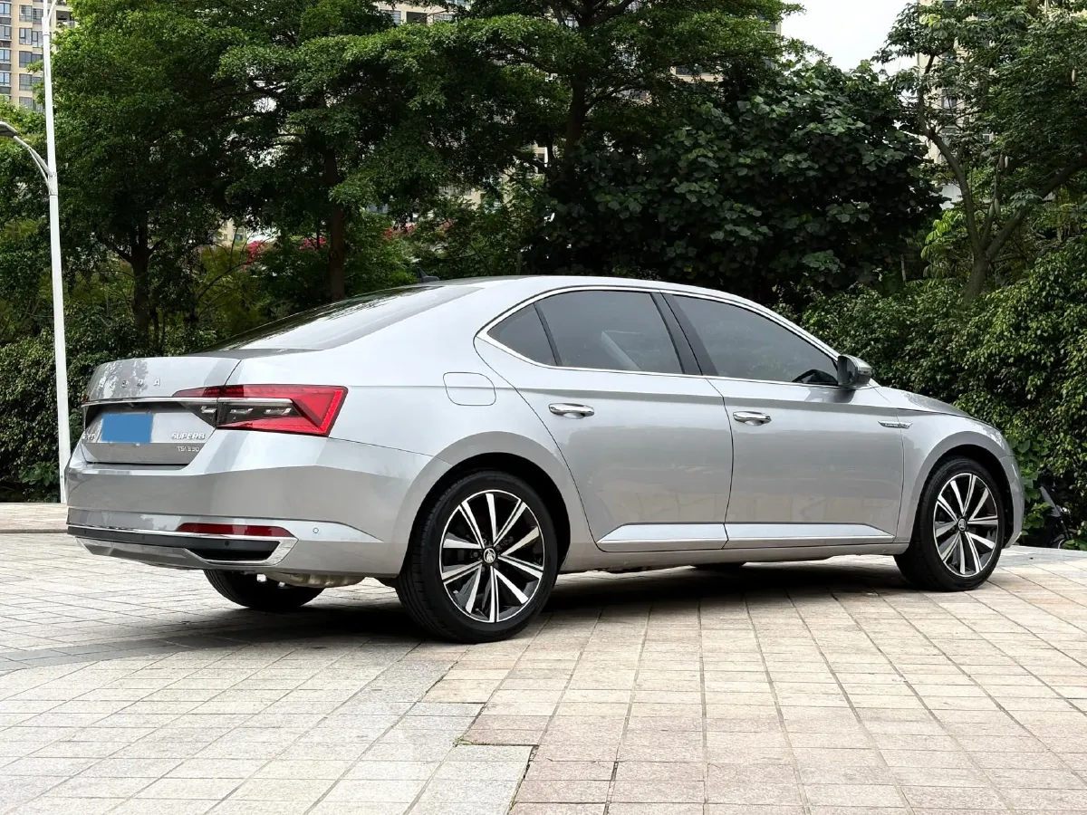 2021 Skoda Superb 2.0T 186HP L4 7DCT,autocango,china used car exporter,china ev exporter,chinese used car exporter,chinese used ev exporter