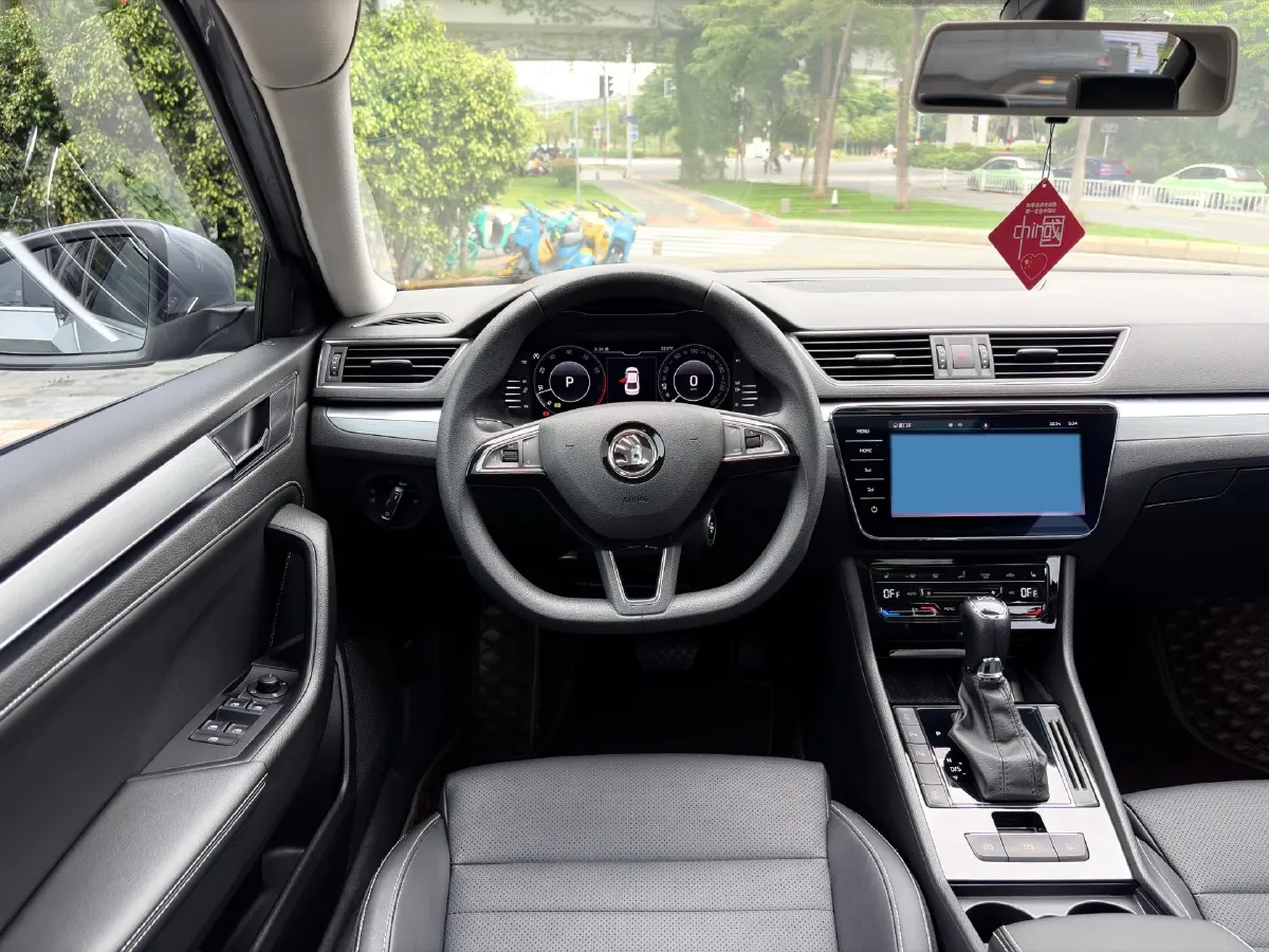 2021 Skoda Superb 2.0T 186HP L4 7DCT,autocango,china used car exporter,china ev exporter,chinese used car exporter,chinese used ev exporter
