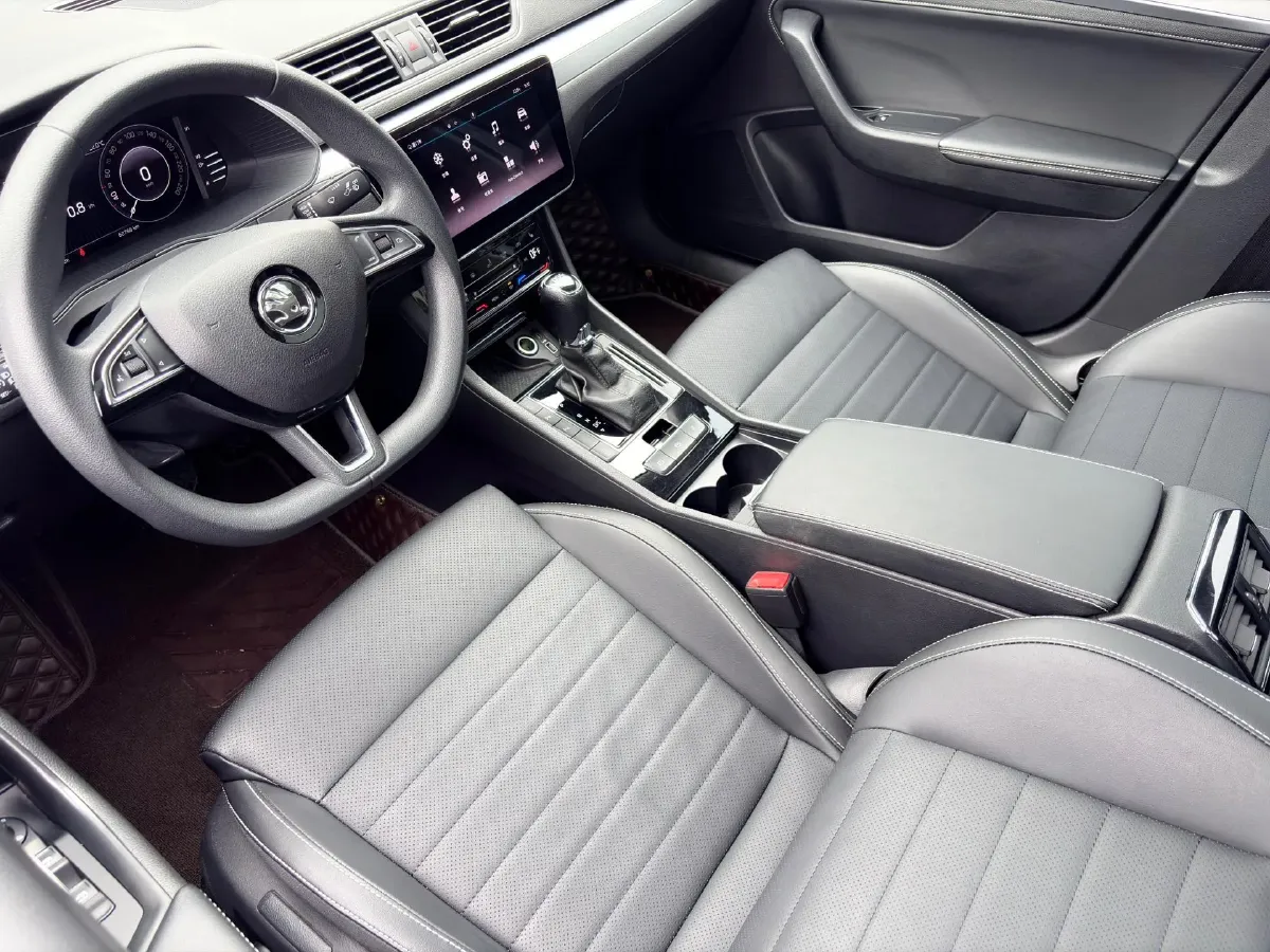 2021 Skoda Superb 2.0T 186HP L4 7DCT,autocango,china used car exporter,china ev exporter,chinese used car exporter,chinese used ev exporter