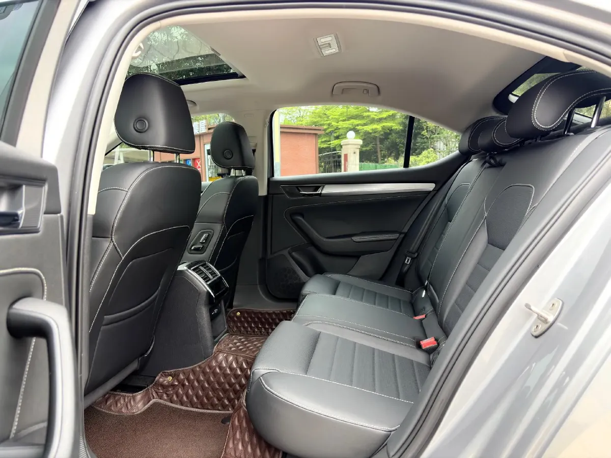 2021 Skoda Superb 2.0T 186HP L4 7DCT,autocango,china used car exporter,china ev exporter,chinese used car exporter,chinese used ev exporter