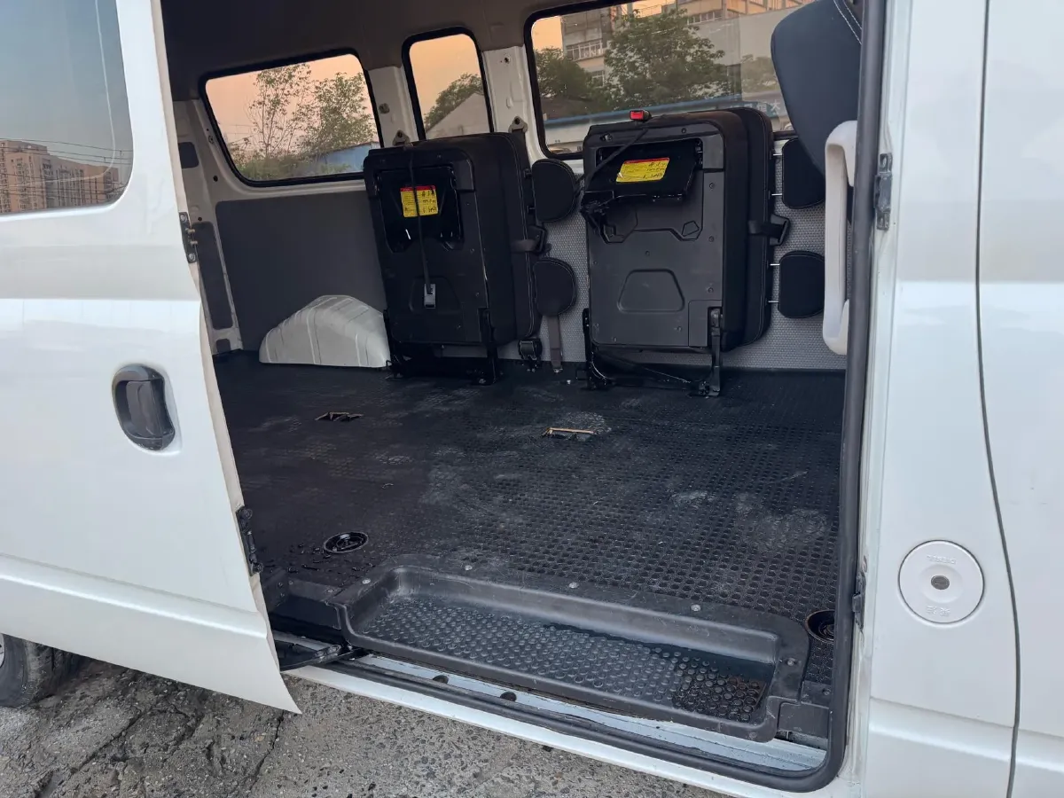 2020 MAXUS XinTu V80 2.5T 136HP L4 6MT,autocango,china used car exporter,china ev exporter,chinese used car exporter,chinese used ev exporter